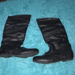 BLACK FLAT BOOTS SIZE:8 WOMEN